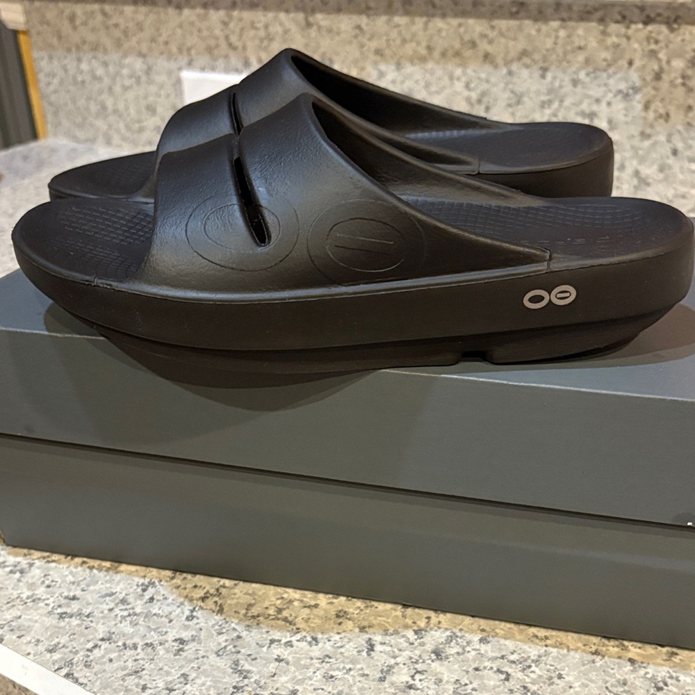 OOFOS Black Slide Sandals